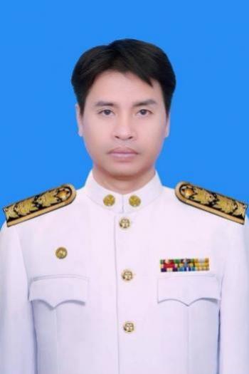 นายมนูศักดิ์ ศรีเคน 